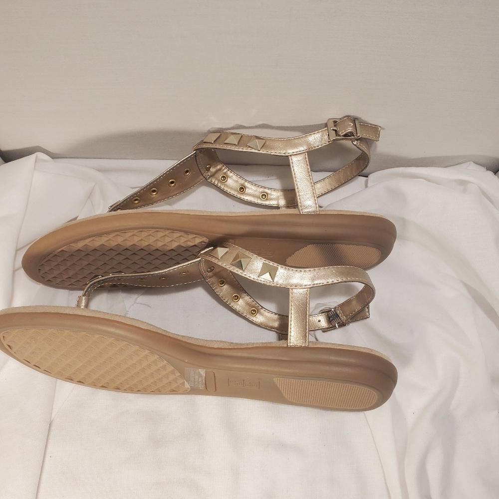 Aerosoles Women' Gold-Tone Faux Leather Split-Toe Jeweled Sandals 8.5 NWOT - Picture 3 of 7